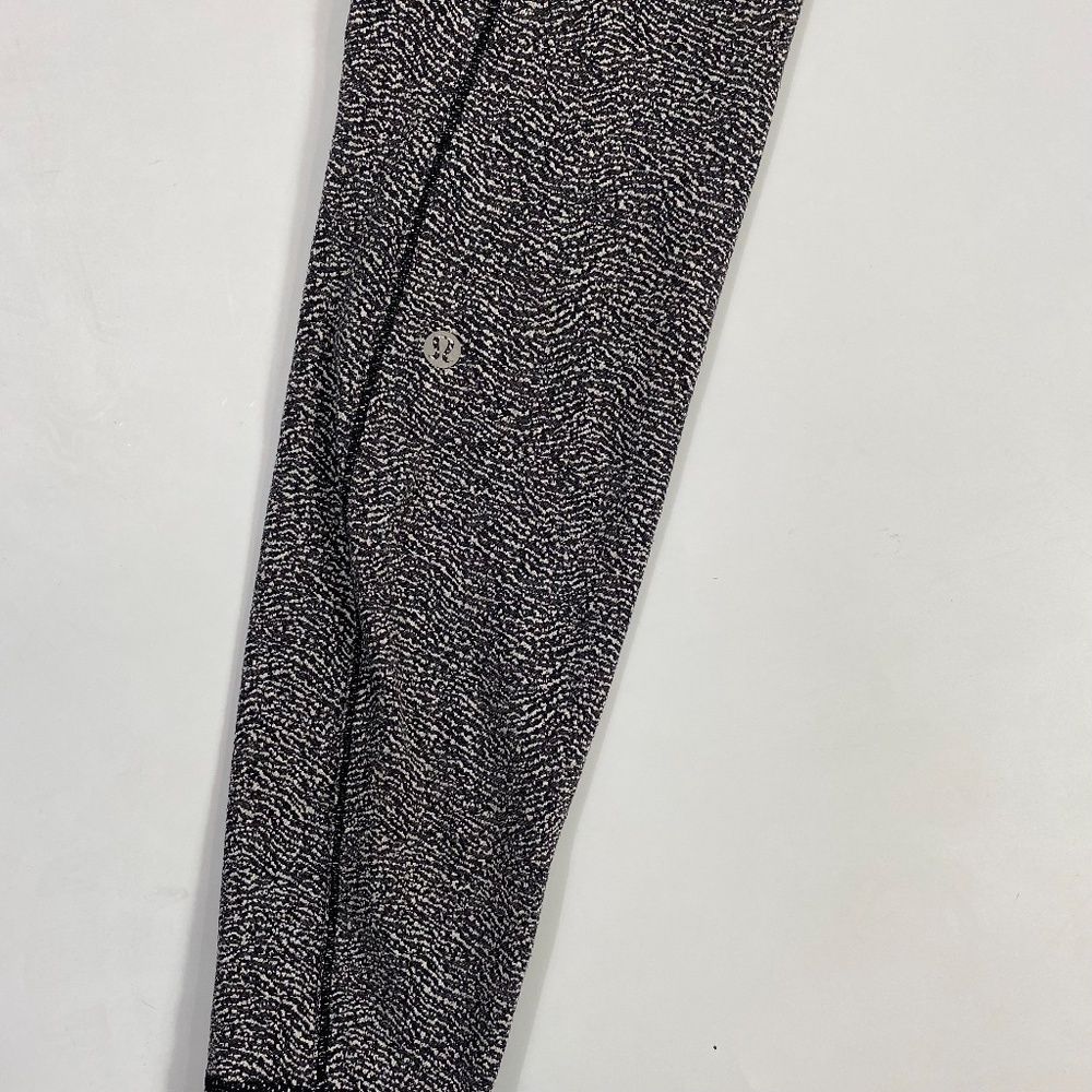 Lululemon Run It Out Tight Power Luxtreme Ripple Jacquard Black White SZ 8 - Picture 7 of 10